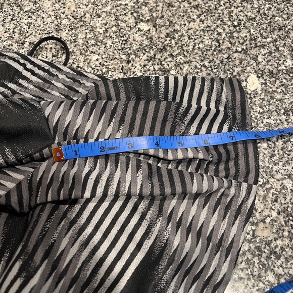 Nike Stripe Basketball Shorts Gray And Black Large - Picture 5 of 5